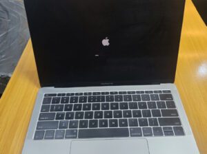 Apple MacBook Pro 2017 – 16GB RAM, Intel Core i5, 128GB SSD | Fast & Reliable Laptop