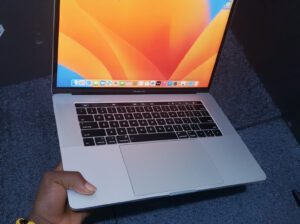 Apple MacBook Pro 2017 15″ – Intel Core i7, 16GB RAM, 256GB SSD, Radeon Pro Graphics | Used MacBook
