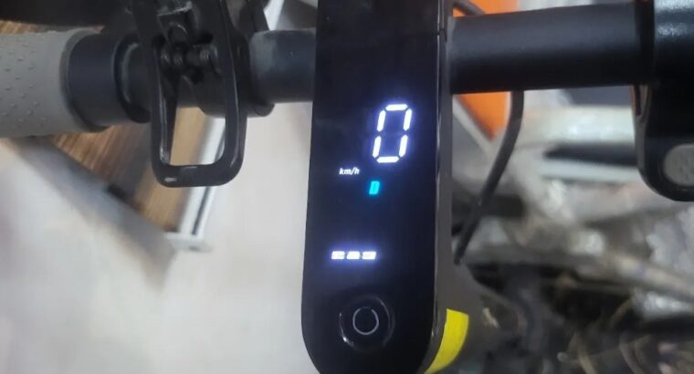 Electric Scooter with Digital Display – High-Performance, Smart Commuter E-Scooter