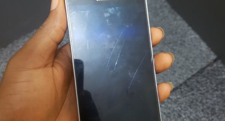 Samsung Galaxy J3 16GB Black – Used Smartphone with 5″ Display | Cracked Screen & Network Locked