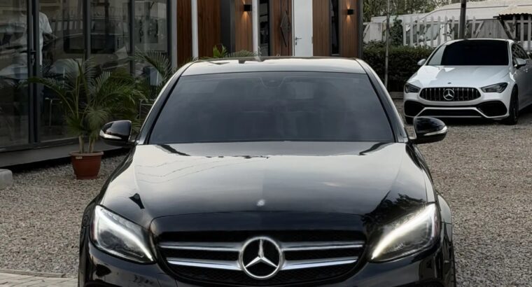 2015 Mercedes-Benz C400 4MATIC AWD Sedan – 3.0L V6 Turbo, Black Night Package
