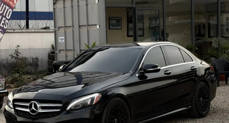 2015 Mercedes-Benz C400 4MATIC AWD Sedan – 3.0L V6 Turbo, Black Night Package