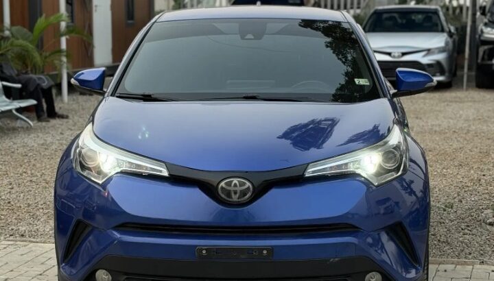 Toyota C-HR XLE FWD 2019 Blue | Foreign Used SUV, Petrol, Automatic