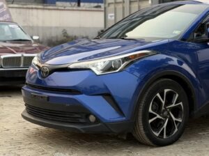 Toyota C-HR XLE FWD 2019 Blue | Foreign Used SUV, Petrol, Automatic