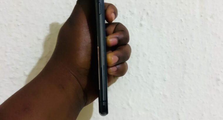 Apple iPhone XS 256GB Black – Used Smartphone with Super Retina OLED Display, Dual Camera & Face ID