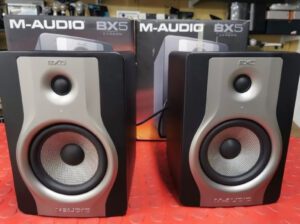M-Audio BX5 Carbon Studio Monitor – Active Bi-Amped Speakers with RCA & AUX Input