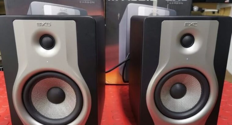 M-Audio BX5 Carbon Studio Monitor – Active Bi-Amped Speakers with RCA & AUX Input