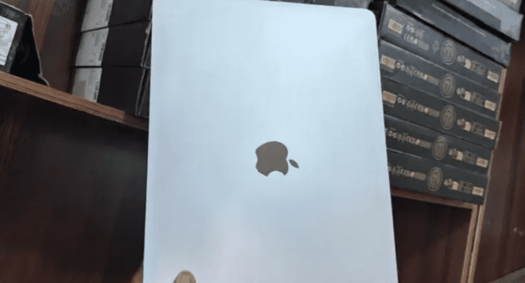Apple MacBook Air 2018 13.3” Laptop 8GB RAM Core i5 256GB SSD (Used, Silver, Touch ID)