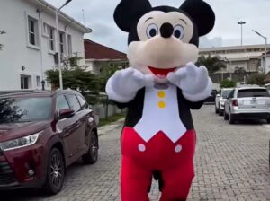 Inflatable Mickey Mouse Mascot Costume – 2.6m, Rechargeable Battery