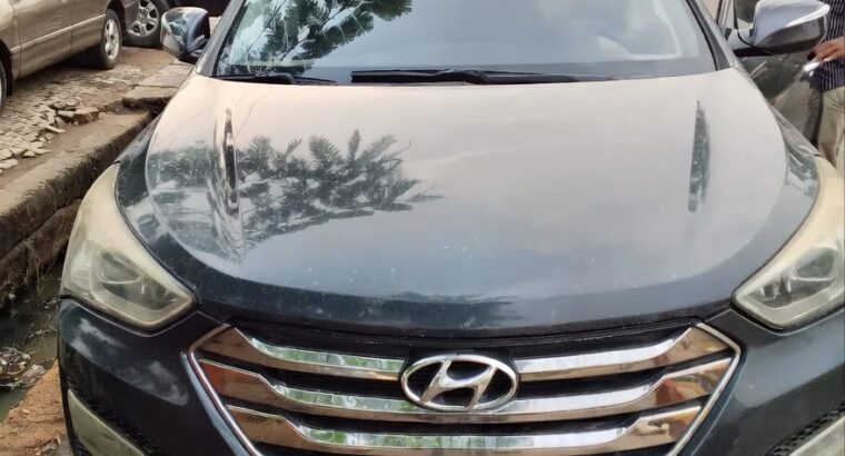 Hyundai Santa Fe Limited AWD SUV – 3.3L V6, Automatic, Saddle Interior, Luxury & Comfort