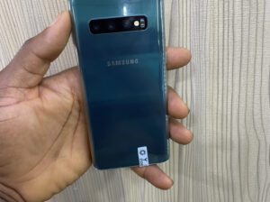 Samsung Galaxy S10 128GB Black (Used) – 8GB RAM, 6.1″ AMOLED, Triple Camera